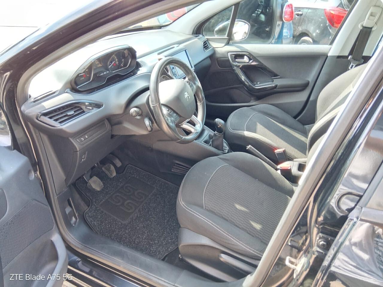 Peugeot 208 1.2 benzina Neopatentati