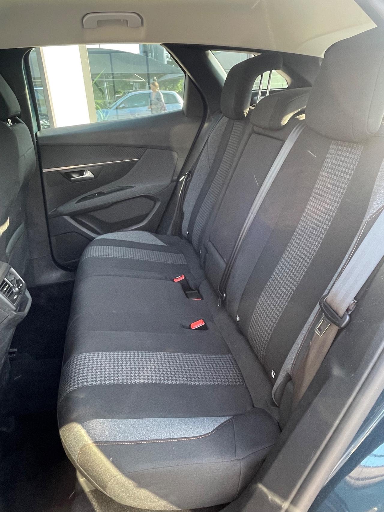 Peugeot 3008 BlueHDi 130 S&S EAT8 Active Pack