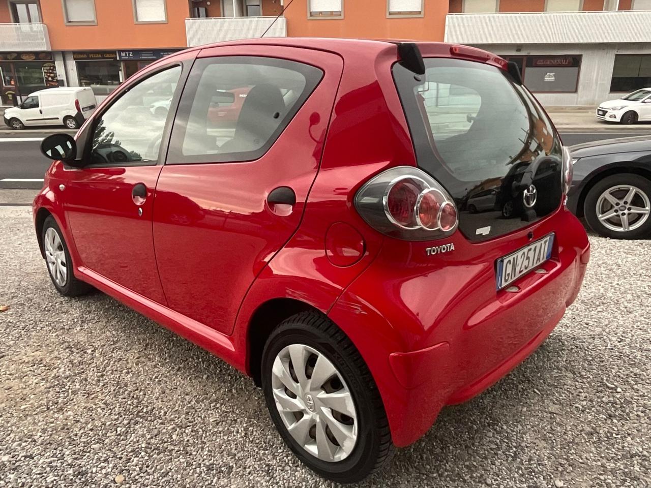 Toyota Aygo 1.0 12V VVT-i 5 porte Active Connect