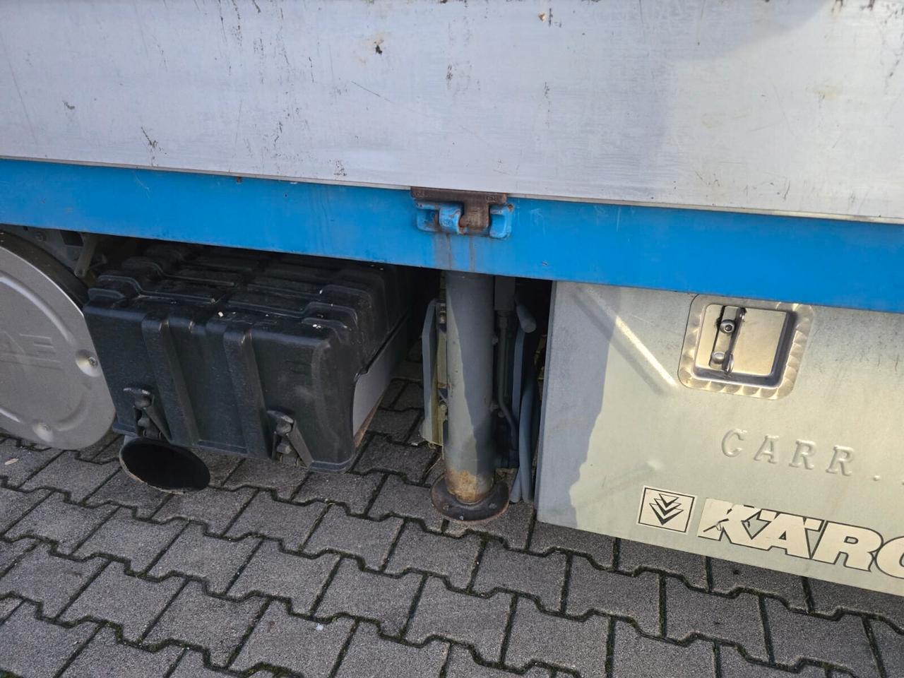 DAF XF 480 RIBASSATO 3 ASSI CON GRU POSTERIORE