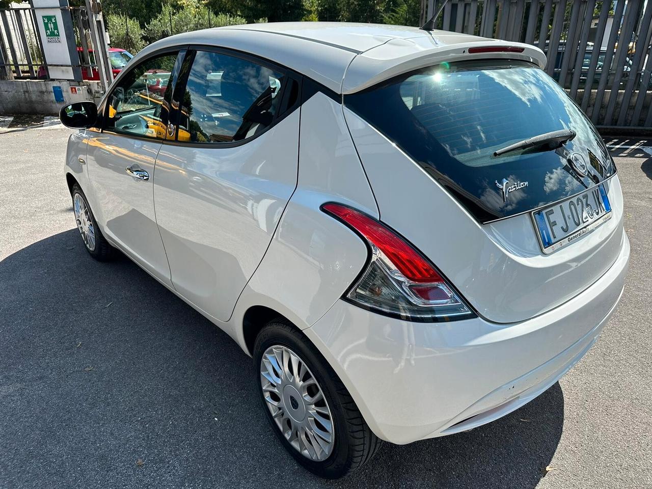 Lancia Ypsilon 1.2 69 CV 5 porte GPL Ecochic Silver