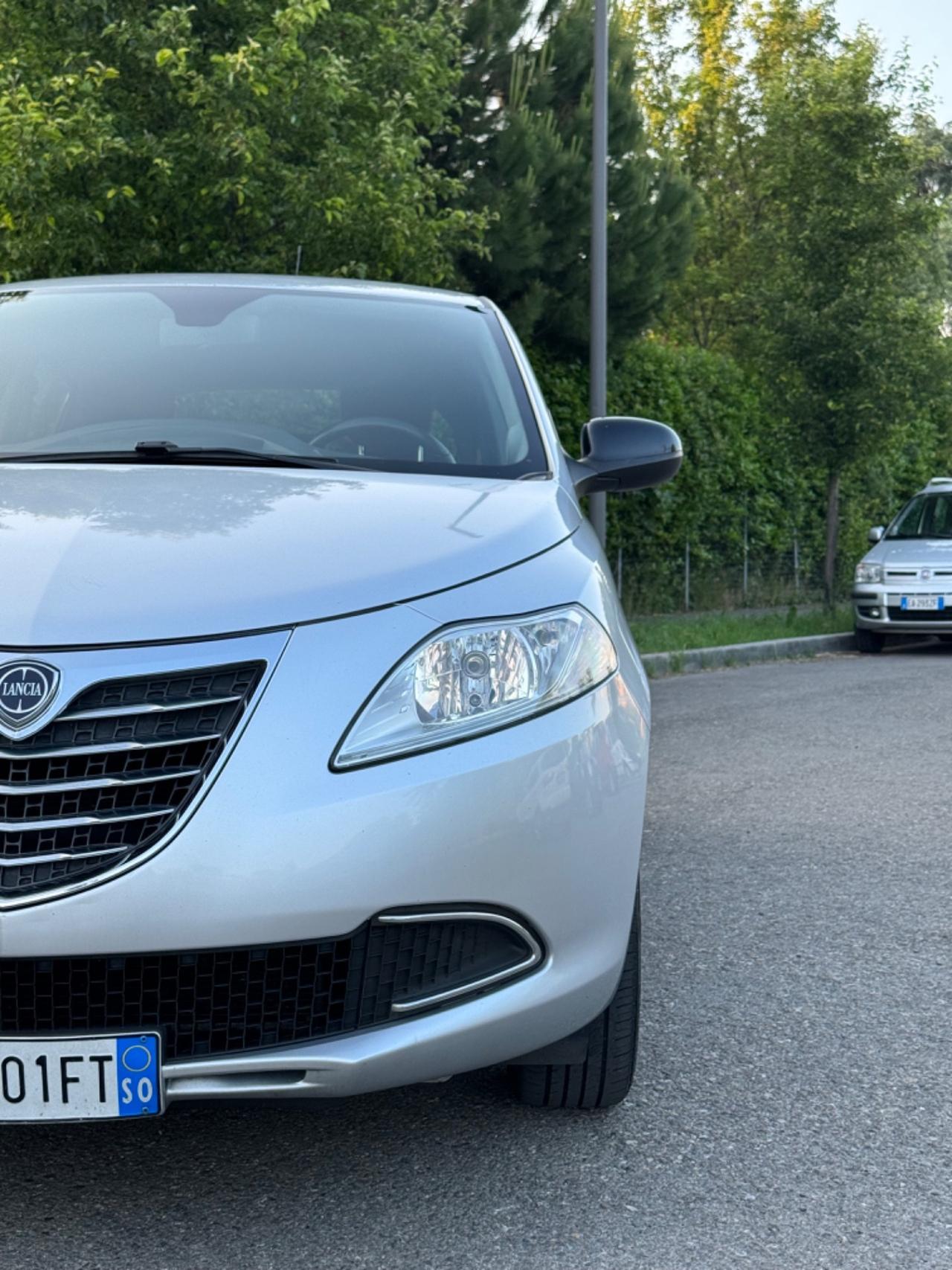 Lancia Ypsilon 1.2 69 CV 5 porte si neopatentati