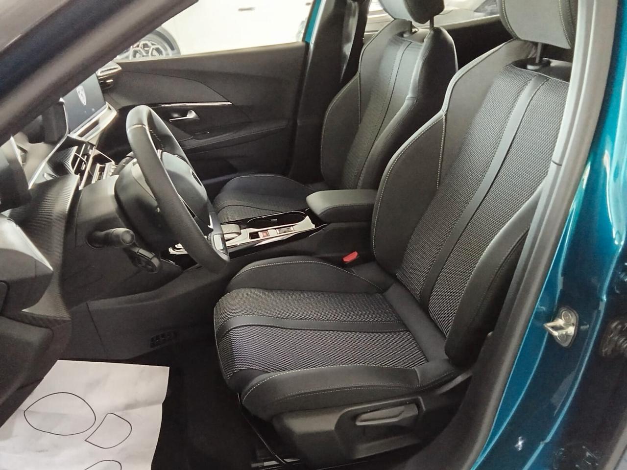 Peugeot 2008 Hybrid 145 e-DCS6 GT