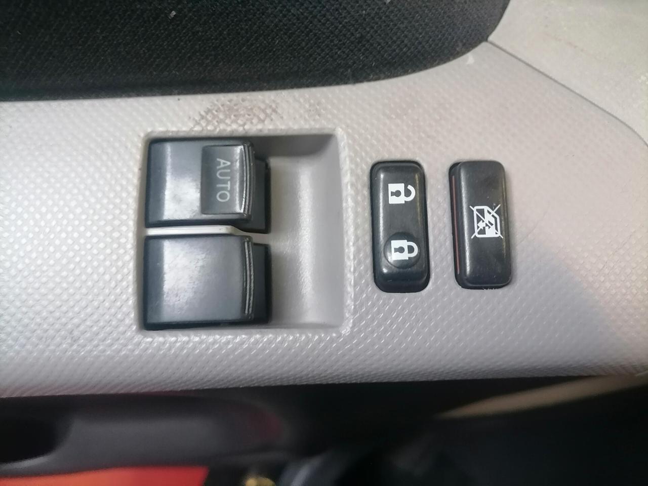 Toyota Yaris 1.0 5 porte Luxury Pack