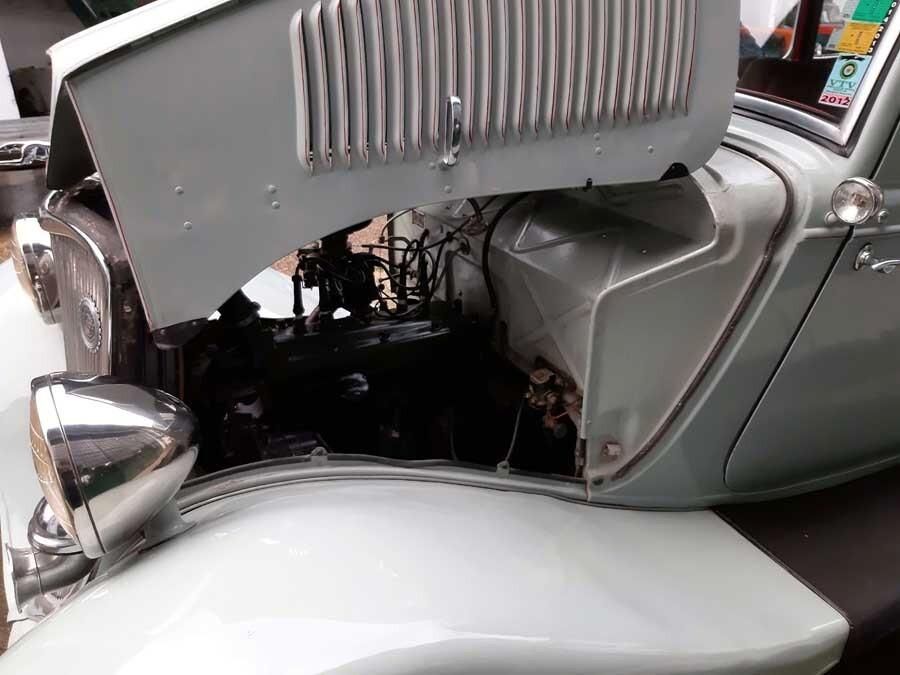 Ford Model B Sedan – 1933