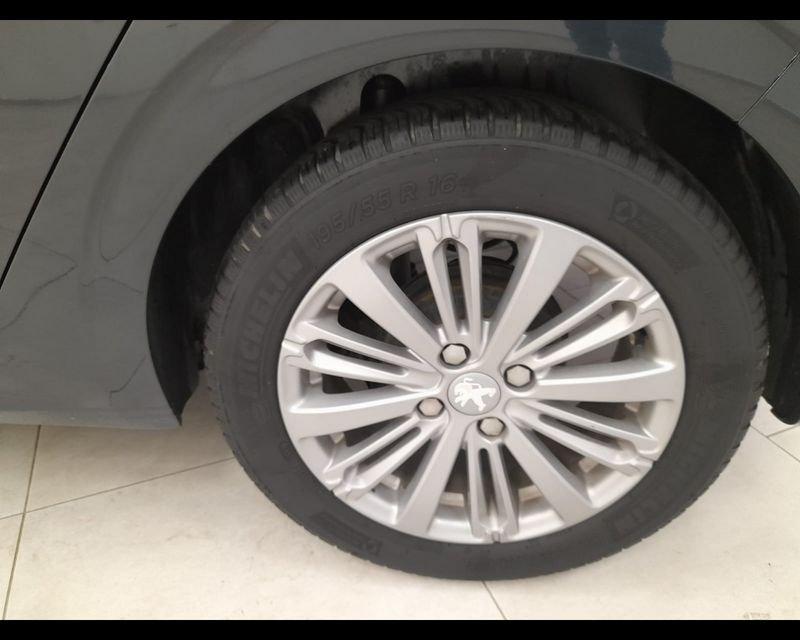 Peugeot 208 I 2015 1.2 puretech Access 82cv 3p