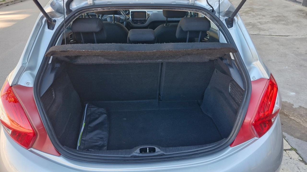 Peugeot 208 1.4 HDi 68 CV 5 porte Allure