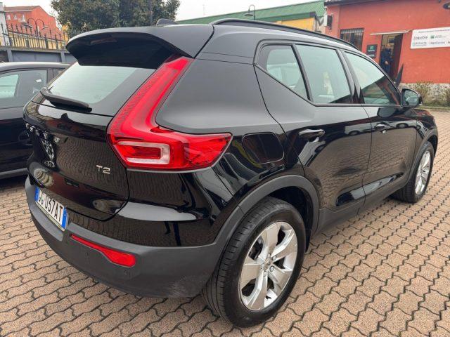 VOLVO XC40 T2 130CV MOMENTUM CORE