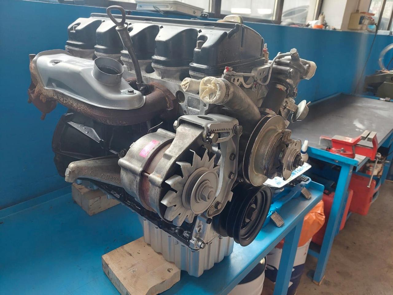 Mercedes-Benz 200 -Benzina