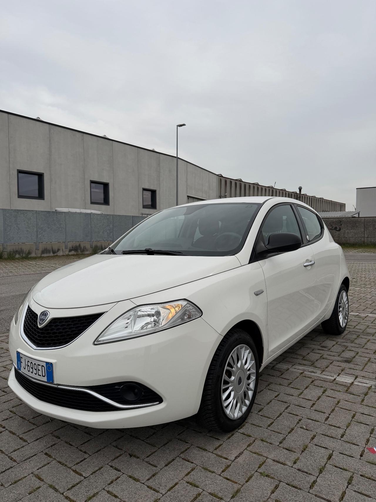 Lancia Ypsilon 1.2 69 CV 5 porte GPL Ecochic Gold