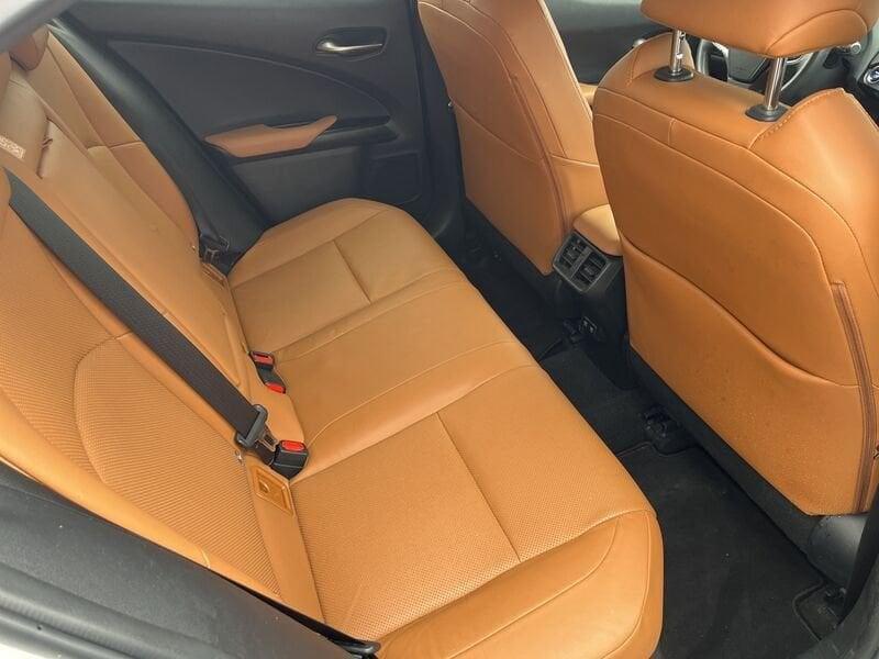 Lexus UX 250h 2.0 Luxury 2wd cvt