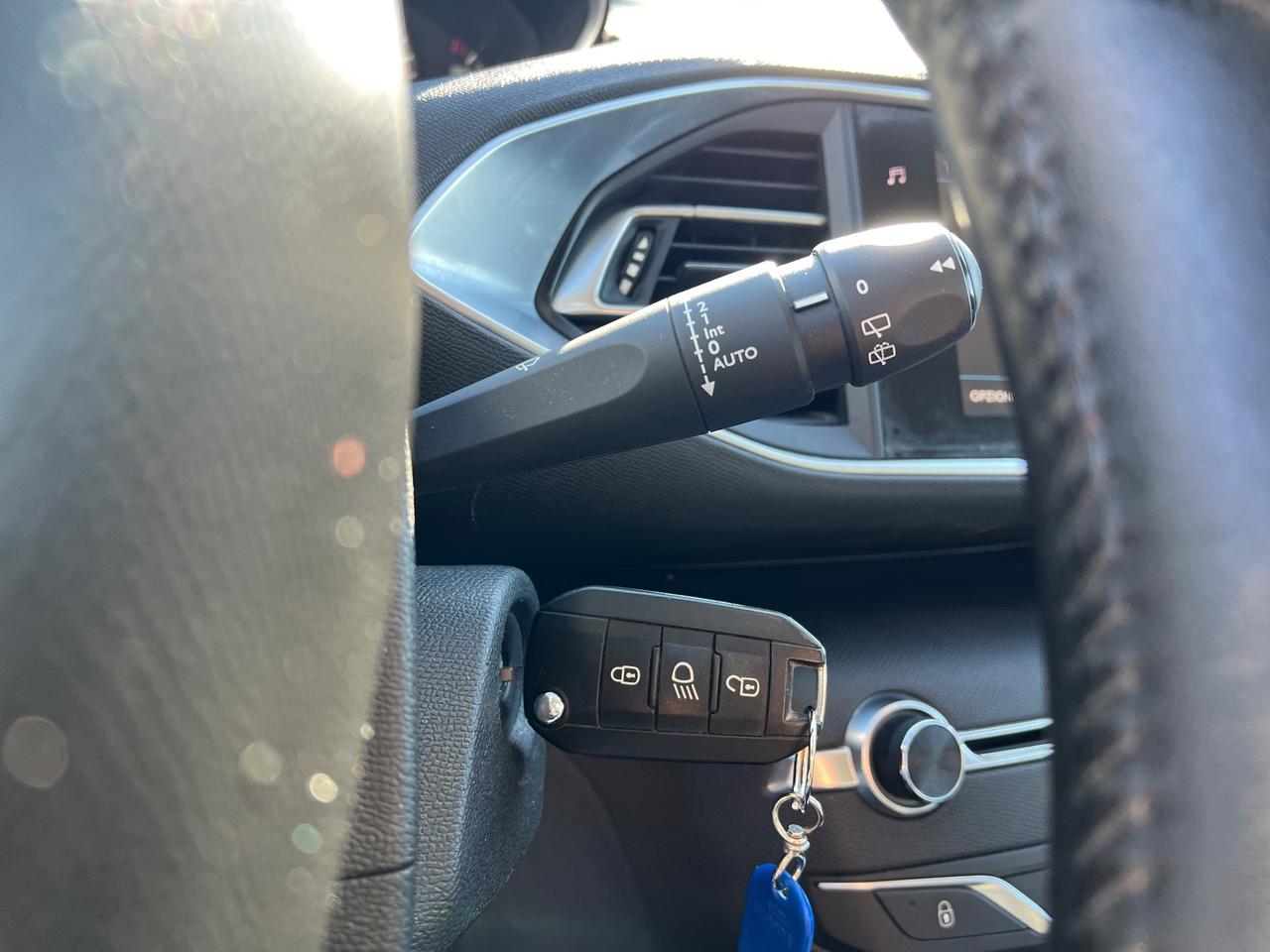 Peugeot 308 BlueHDi 100 NEOPATENTATI Business
