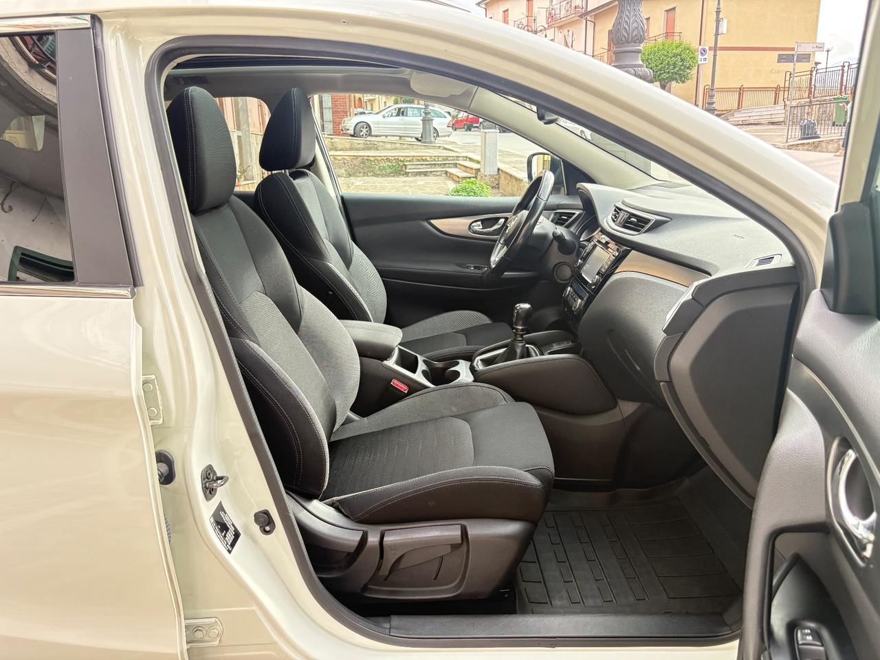 Nissan Qashqai 1.5dCi N-Connecta BIANCO PERLA FULL/LED