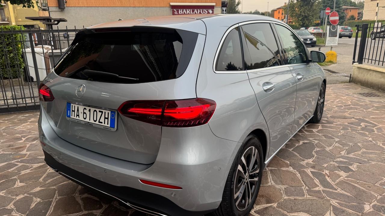 MERCEDES B SPORTSTOURER CLASSE B NEW 180 D STREET EDITION