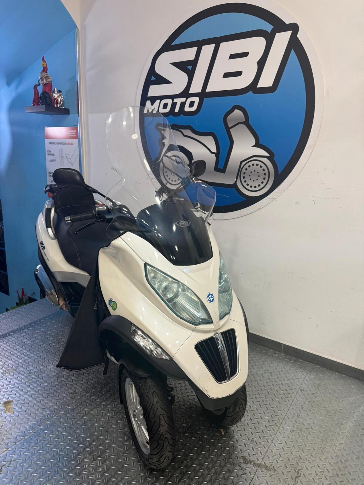 Piaggio MP3 300 HYBRID