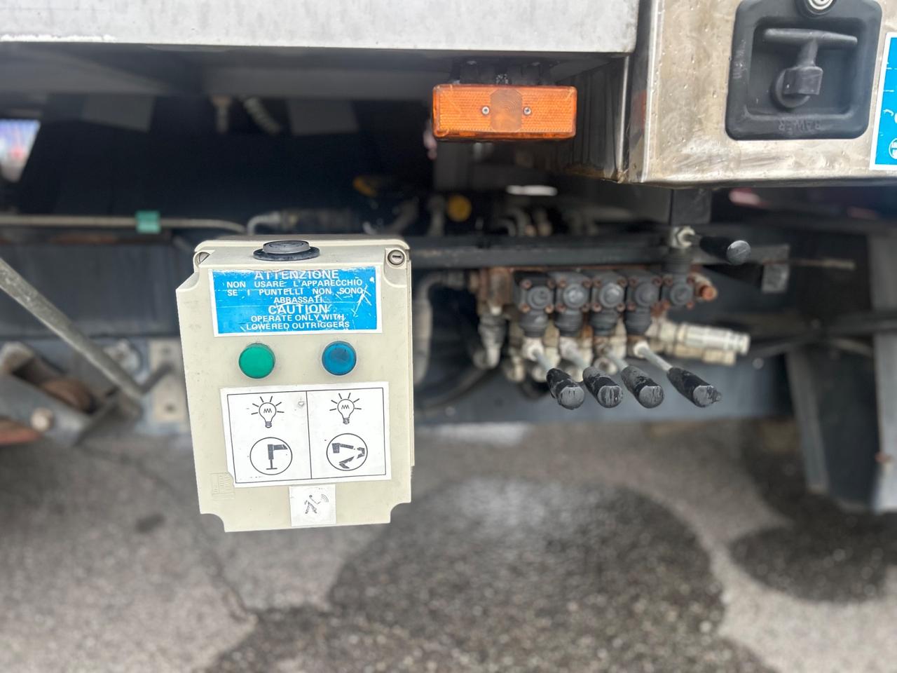 Iveco Daily 35C10 2.3 Hpi cabinato con Cestello elevatore