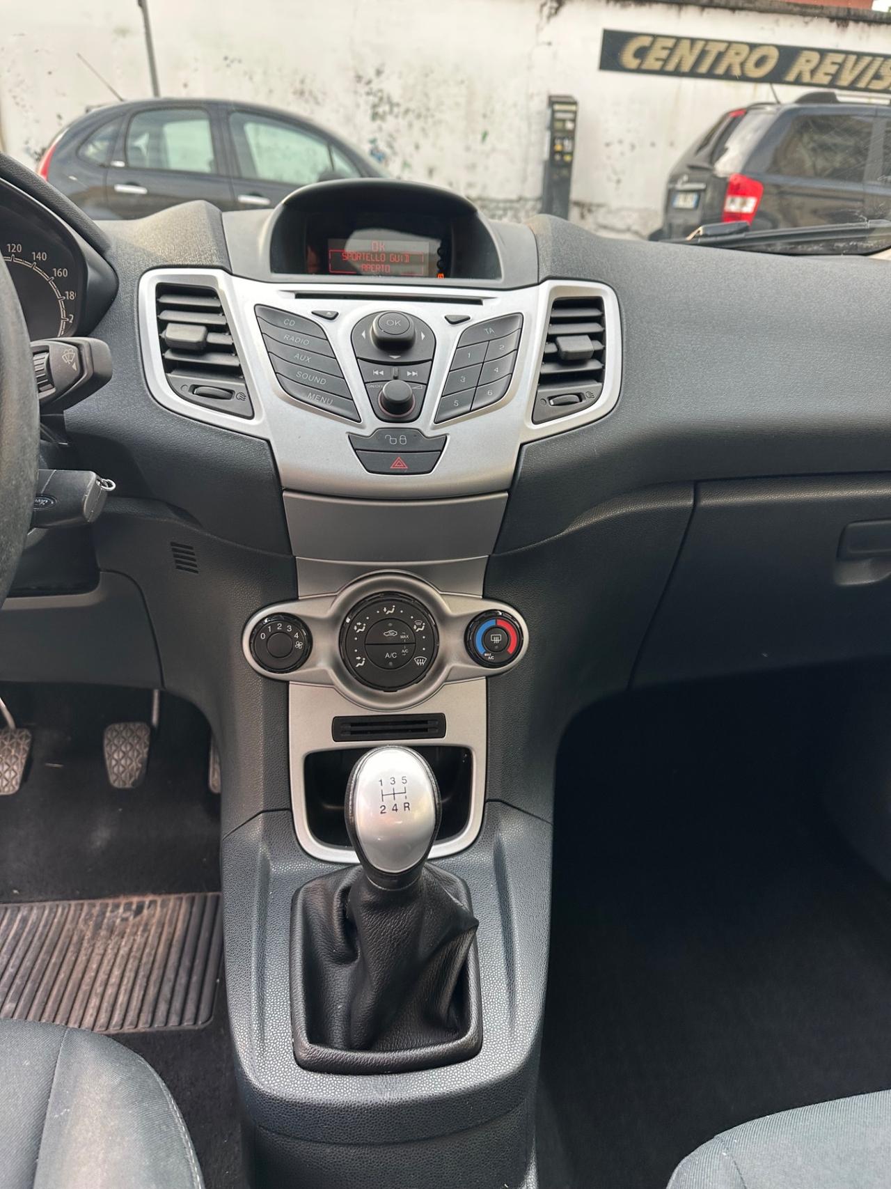 Ford Fiesta Ikon 1.2 60CV 5 porte - ok neopatentati