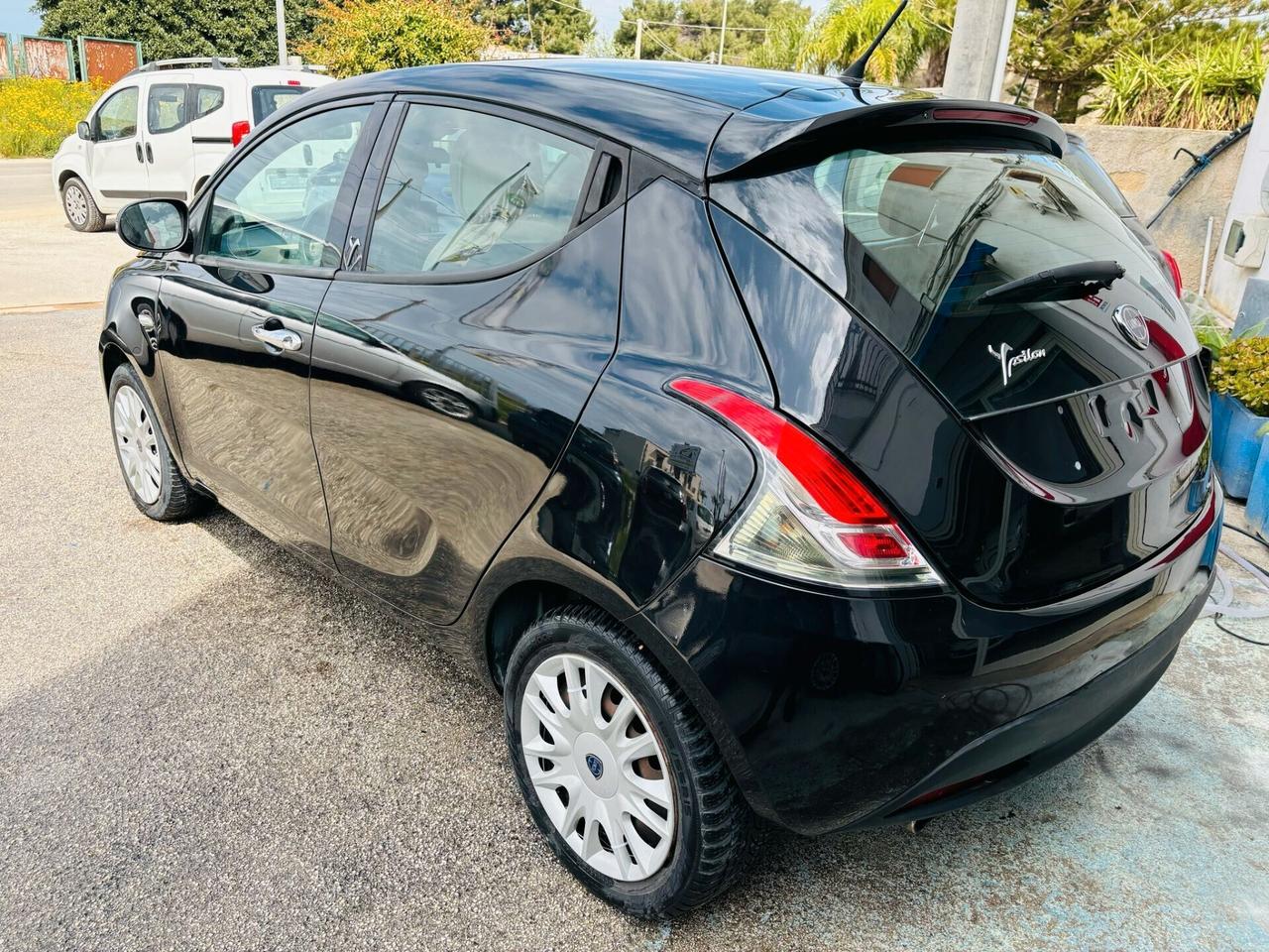 Lancia Ypsilon 1.2 69 CV 5 porte S&S Gold