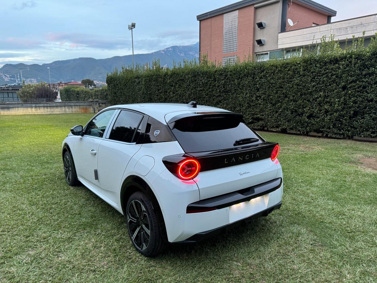 Lancia Ypsilon Hybrid e-DCT LX
