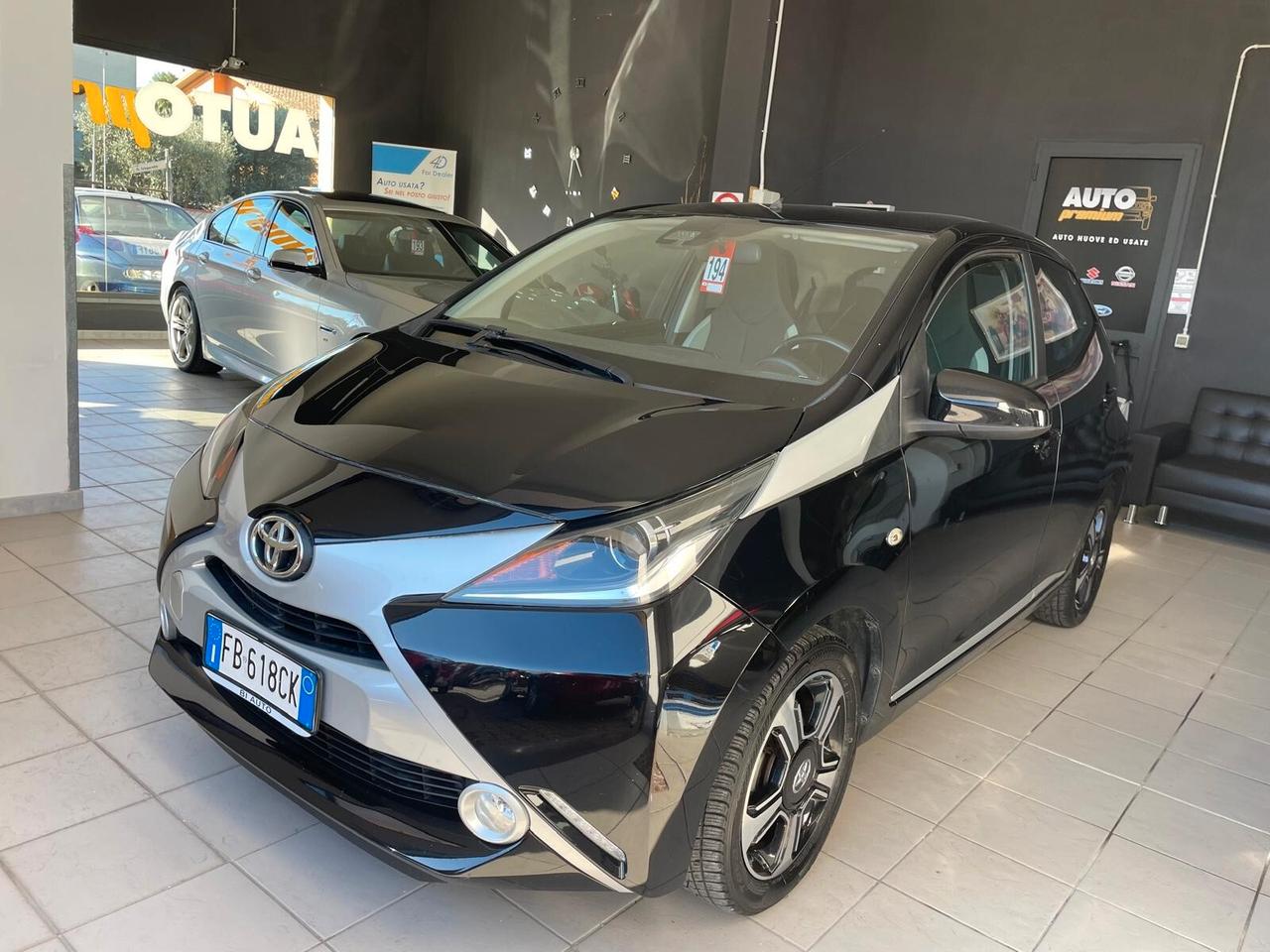 Toyota Aygo 1.0 VVT-i 69 CV 5 porte x-cite (ADATTA A NEOPATENTATI)