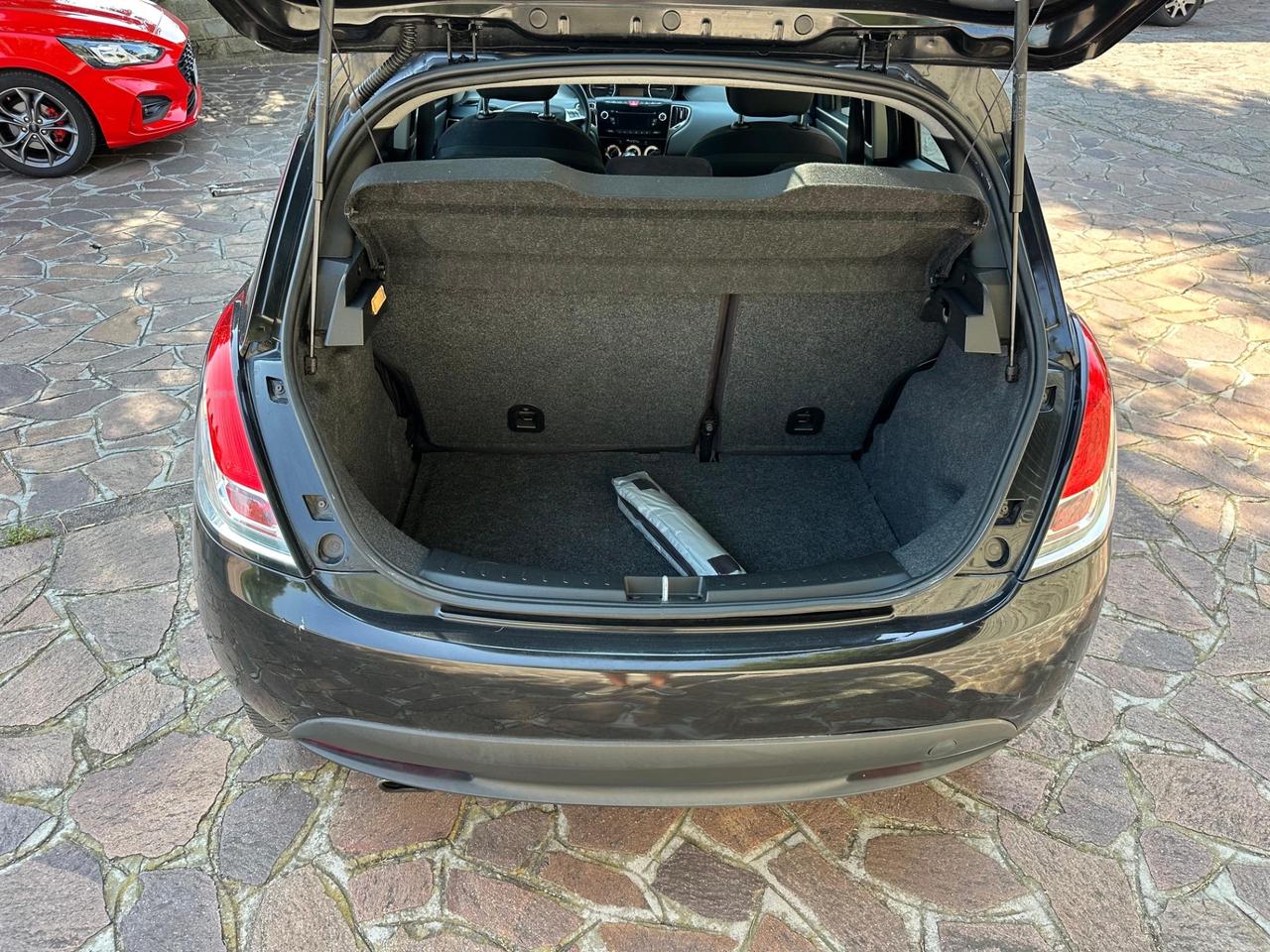 Lancia Ypsilon 1.2 69 CV 5 porte S&S Gold neopatentati