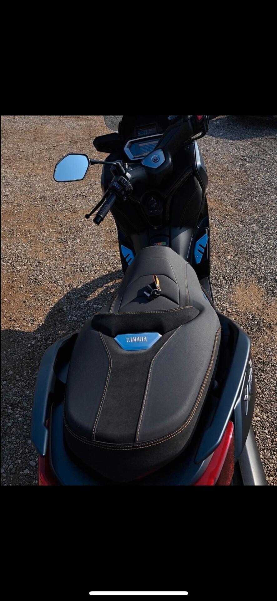 Yamaha X-Max 300