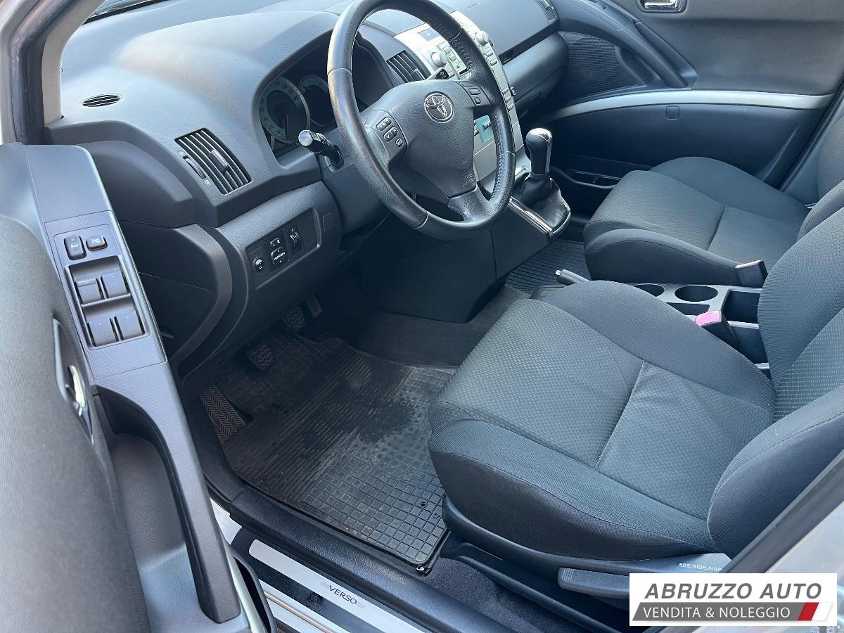 TOYOTA Corolla Verso 2.2 16V D-4D D-Cat