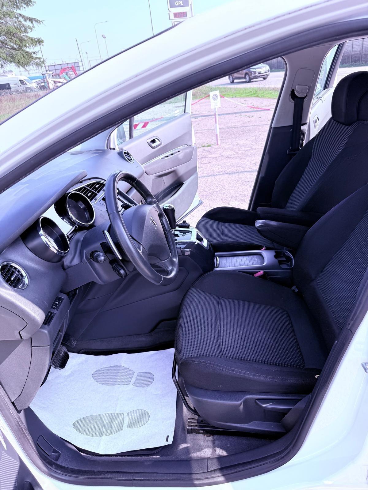 Peugeot 5008 1.6 e-HDi 112CV Stop&Start