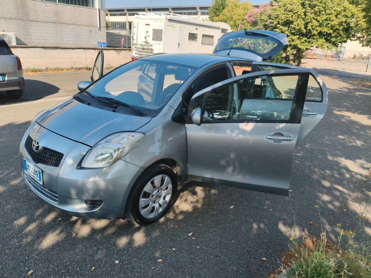 Toyota Yaris 1.0 5 porte SOLAMENTE 119.000 KM