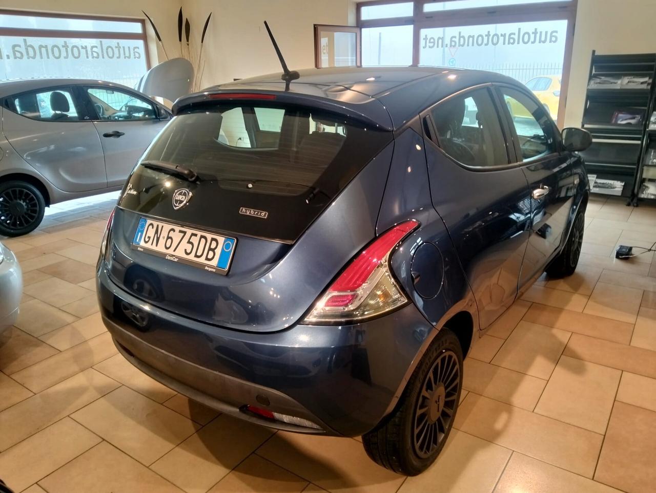 Lancia Ypsilon 1.0 FireFly 5 porte S&S Hybrid Silver Plus