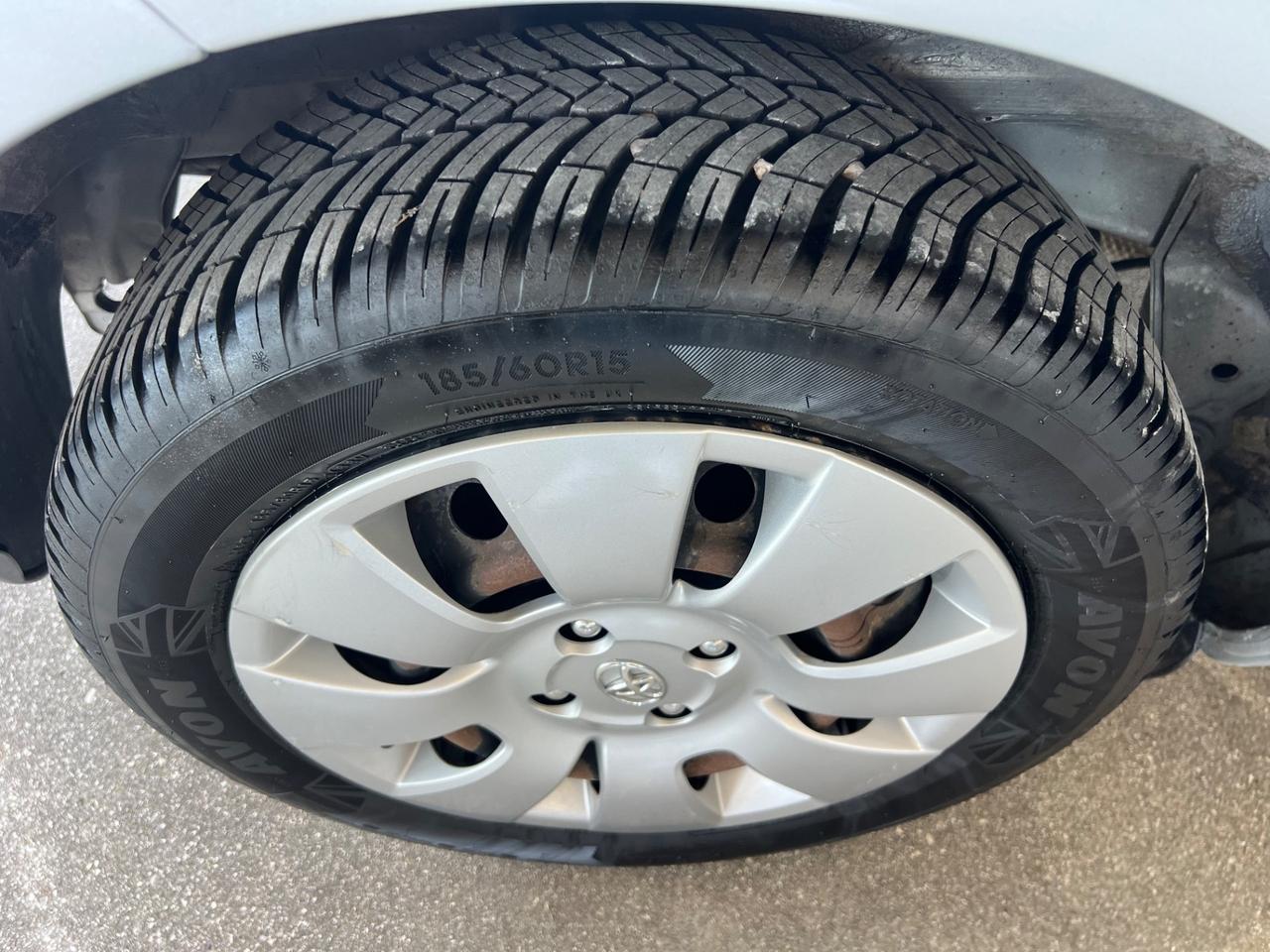 Toyota Yaris 1.0 5 porte Luxury pack FINANZIABILE