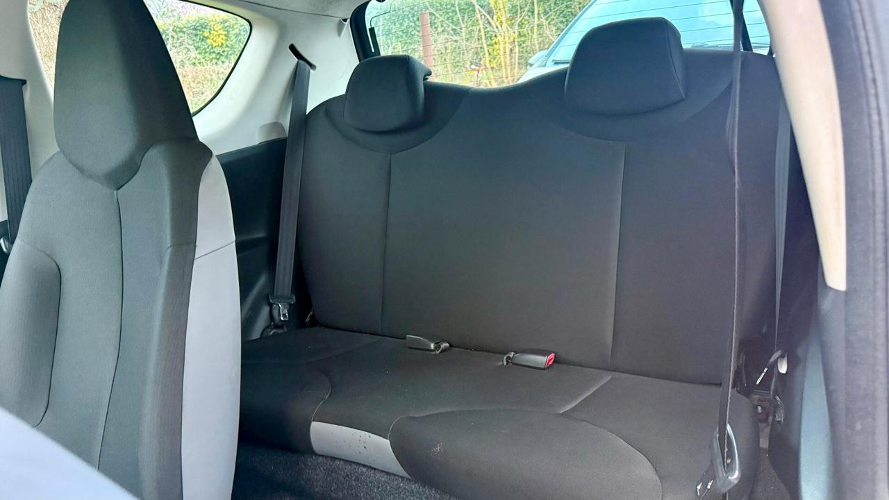 Toyota Aygo 1.0 (UNICOPROPRIETARIO)12V VVT-i 3 porte Now Connect