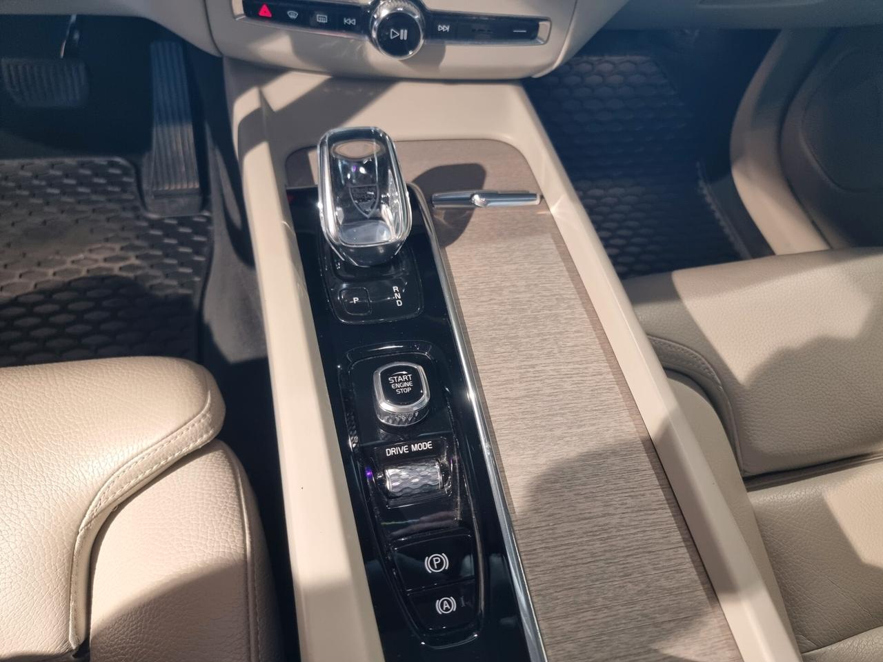 VOLVO XC60 2.0 B4d Mild Hybrid 197 CV Inscription Auto • PER OPERATORI DEL SETTORE