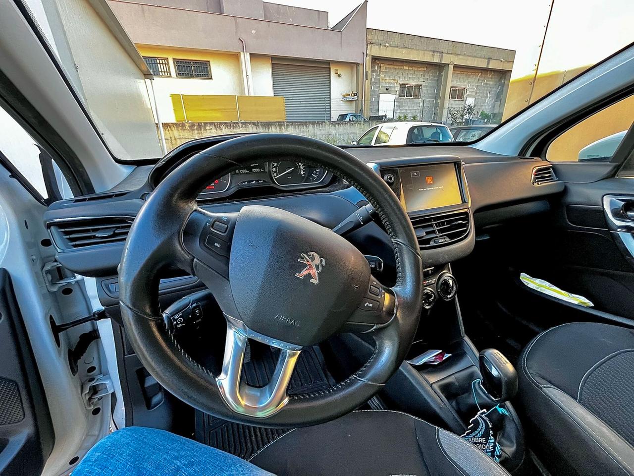 Peugeot 208 Puretech 2015 incidentata