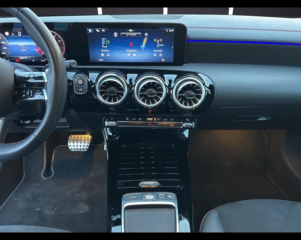 Mercedes-Benz CLA 180 Automatic Shooting Brake AMG Line Premium Plus