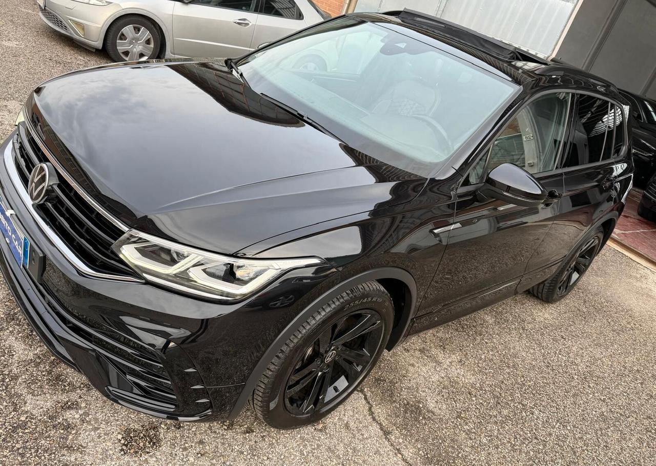 Volkswagen Tiguan 2.0 TDI 150 CV SCR DSG R-Line TETTO APRIBILE BLACK PACK