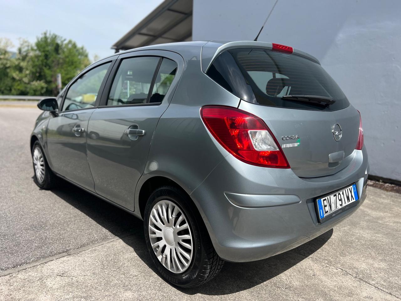 Opel Corsa 1.2 BENZ - ADATTA A NEOPATENTATI