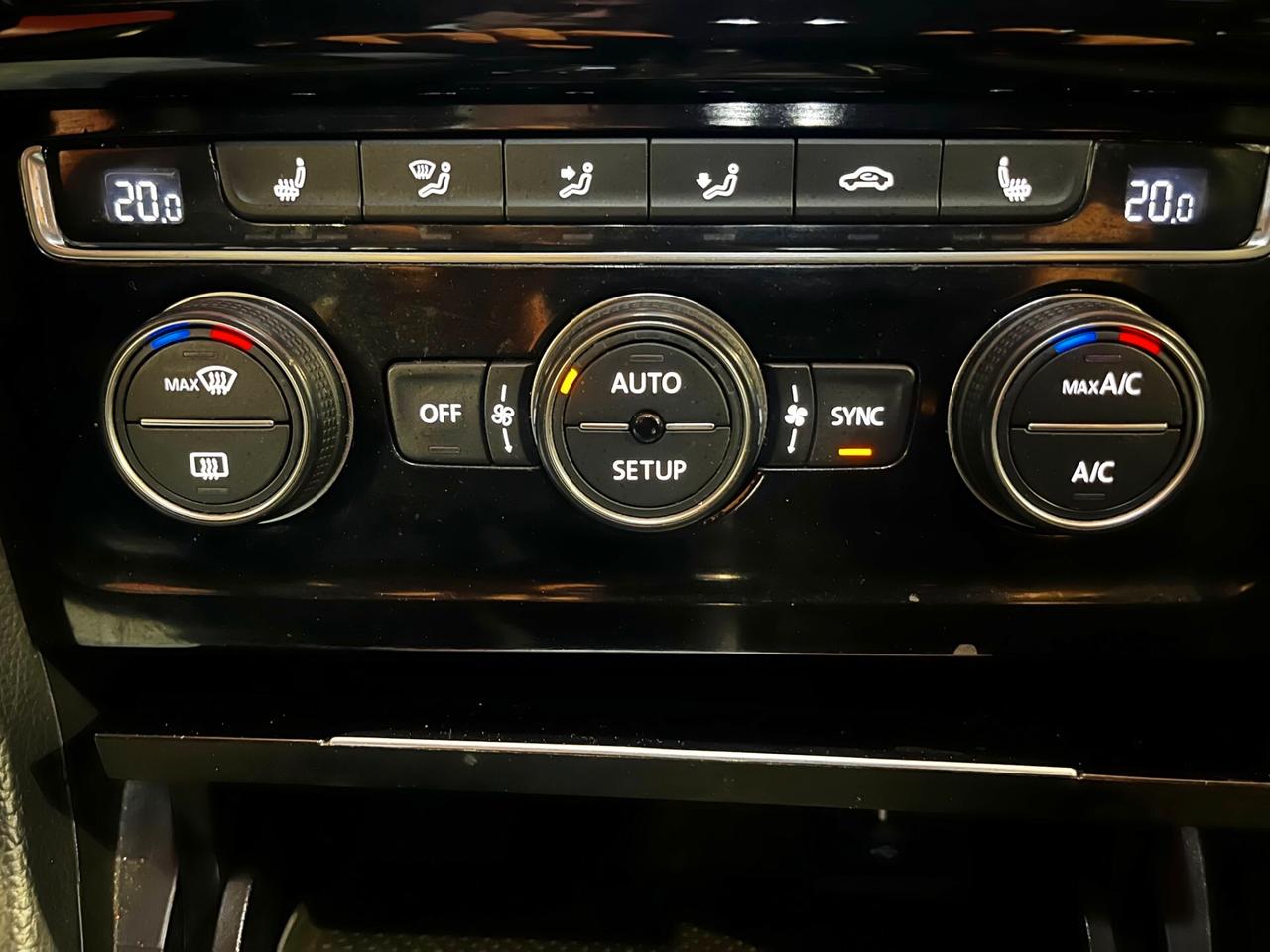 VOLKSWAGEN GOLF VII 105 CV TDI HIGHLINE DSG RETROCAMERA CERCHI IN LEGA OK NEOPATENTATI