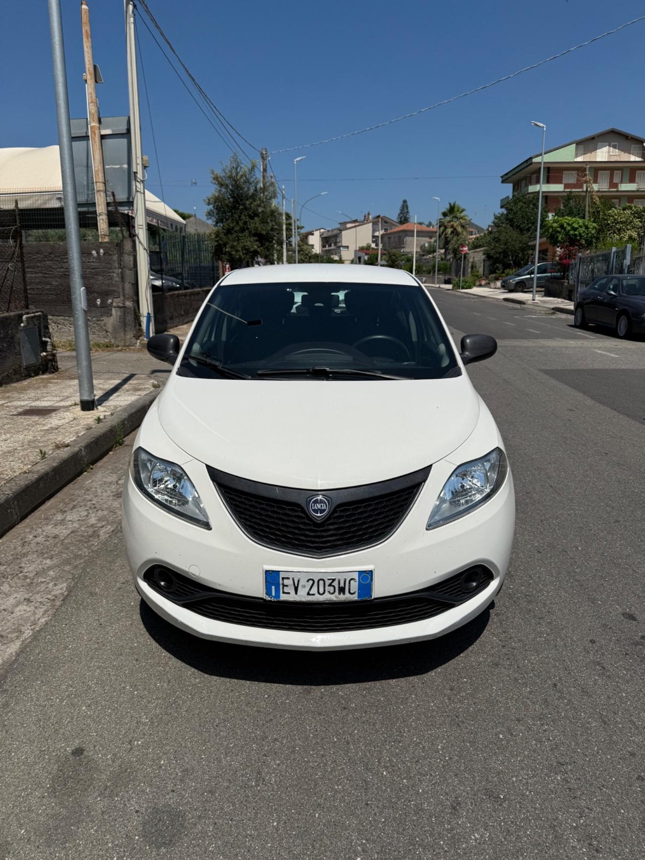 Lancia Ypsilon 1.2 69 CV 5 porte S&S Silver