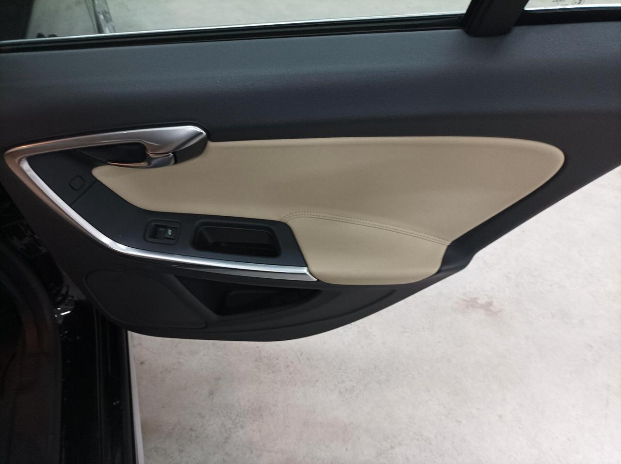 Volvo V60 D5 2.4 205 CV Geartronic Kinetic - 01/2011