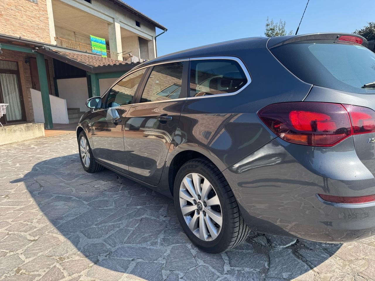 Opel Astra 1.7 CDTI 110CV Sports Tourer Cosmo neopatentati