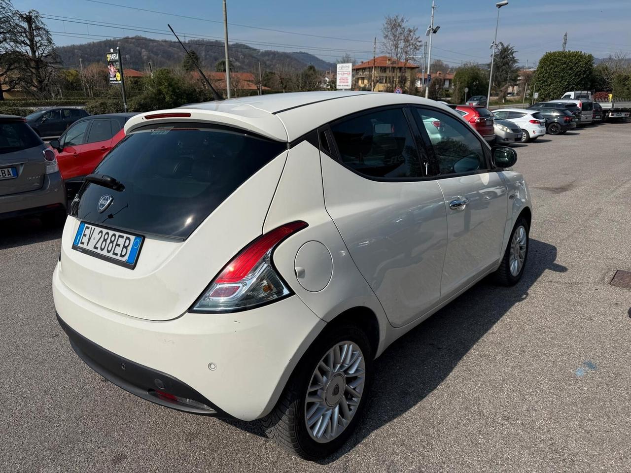 Lancia Ypsilon 0.9 TwinAir 85 CV 5 porte S&S DFN Platinum