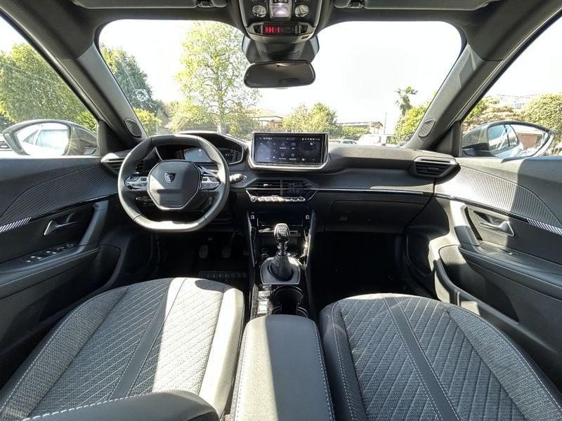 Peugeot 2008 PureTech 100 Allure NAVI+CAMERA+KEYLESS 5.900 KM!!