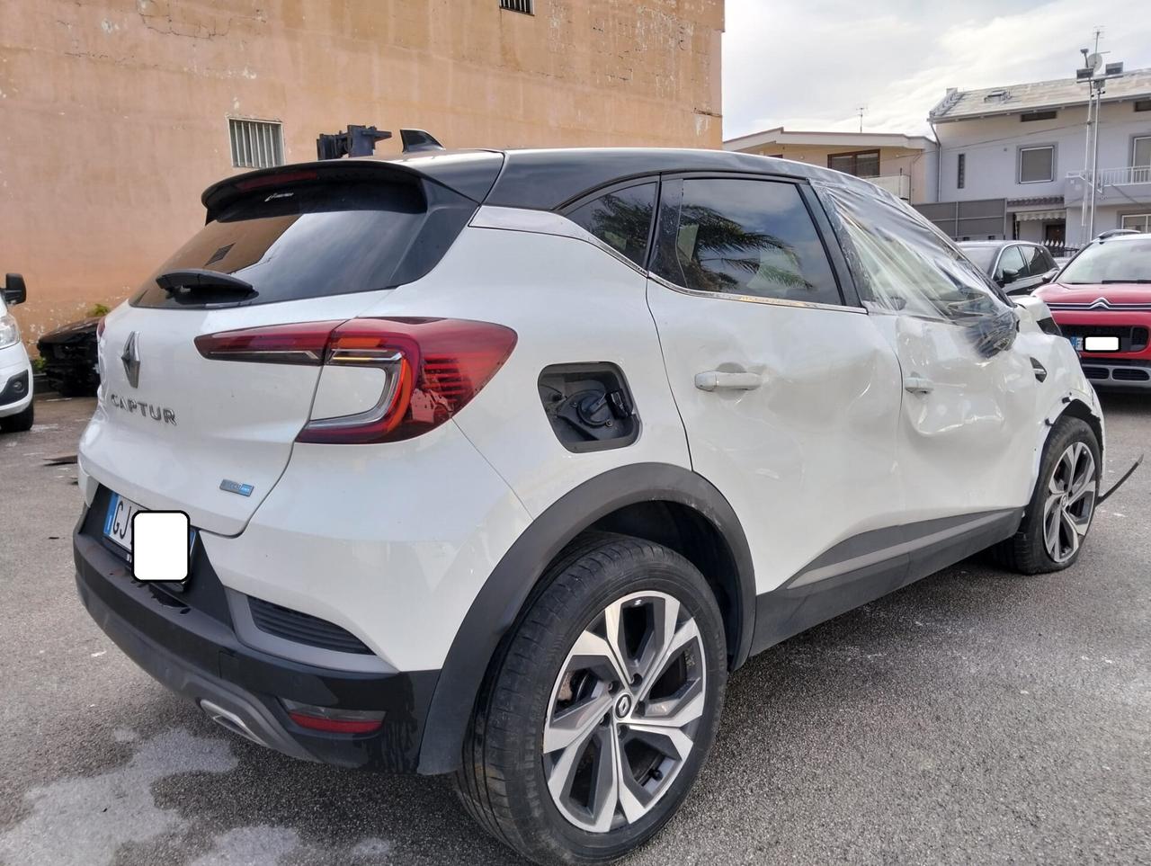 Captur Hybrid E-Tech 145cv RS Line 2022 SINISTRATA