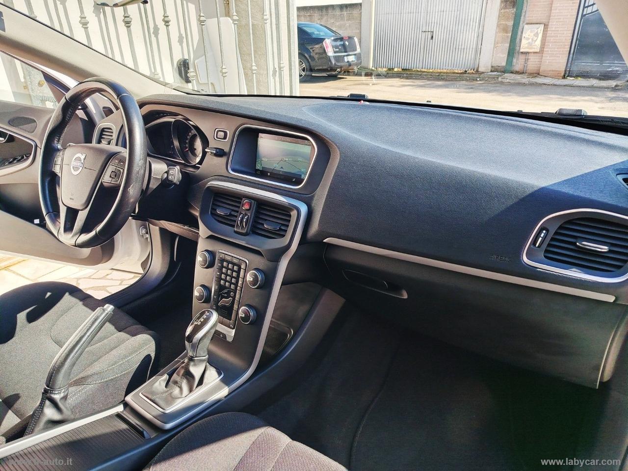 VOLVO V40 D2 1.6 Powershift Summum