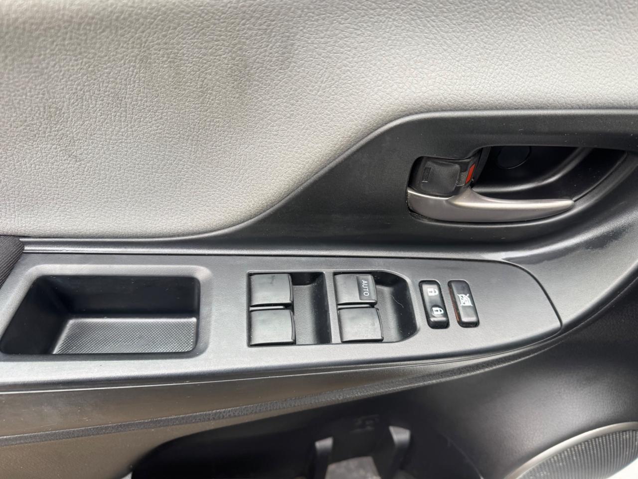 Toyota Yaris 1.0 5 porte neopaten garanzia 12 mesi