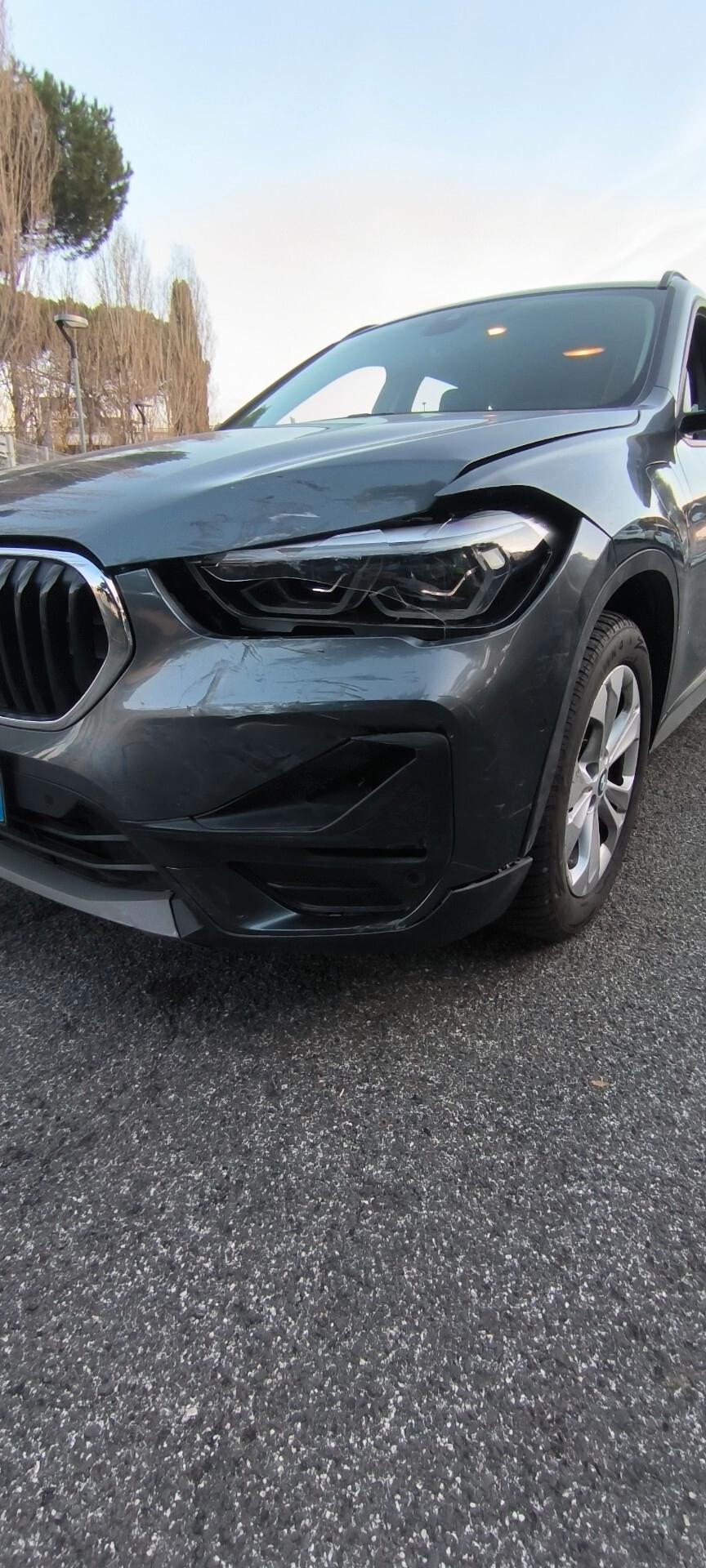 BMW X1 auto incidentata