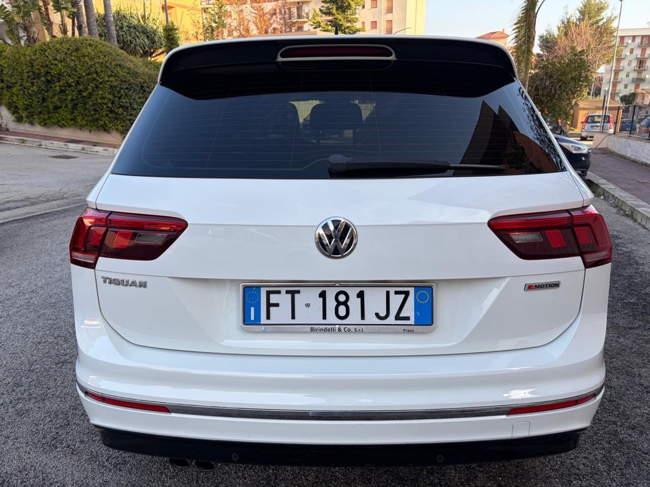 Volkswagen Tiguan 1.6 TDI R-Line strafull !!!