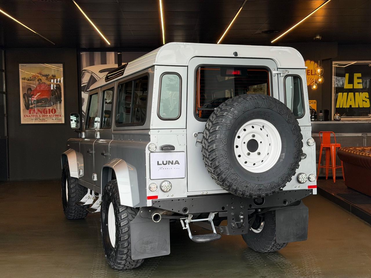 Land Rover Defender 110 2.4 TD4 Station Wagon SE