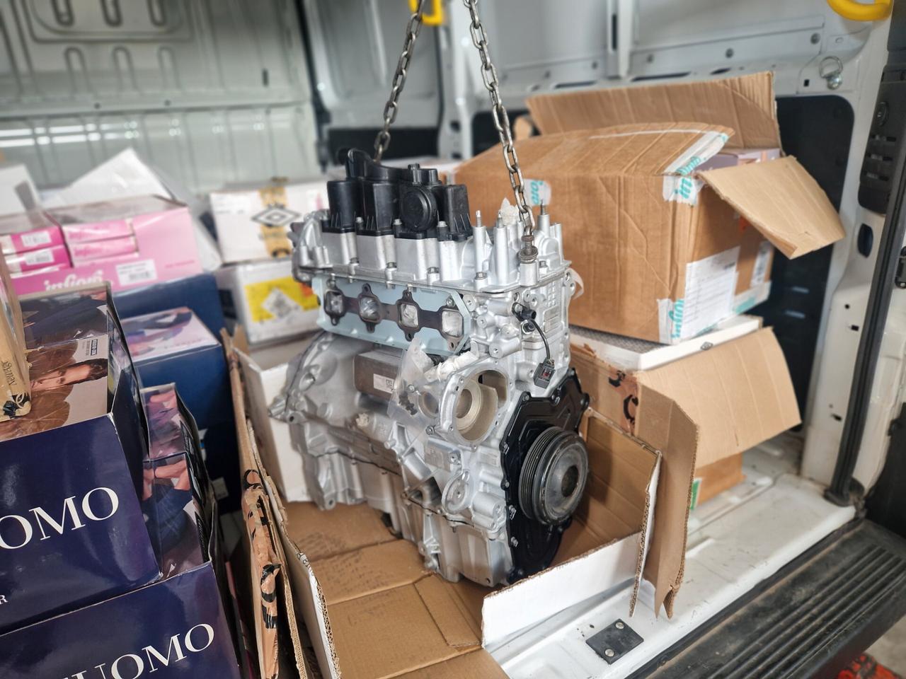 Land Rover Discovery Sport 2.0 TD4 150 CV HSE Luxury con KM ZERO